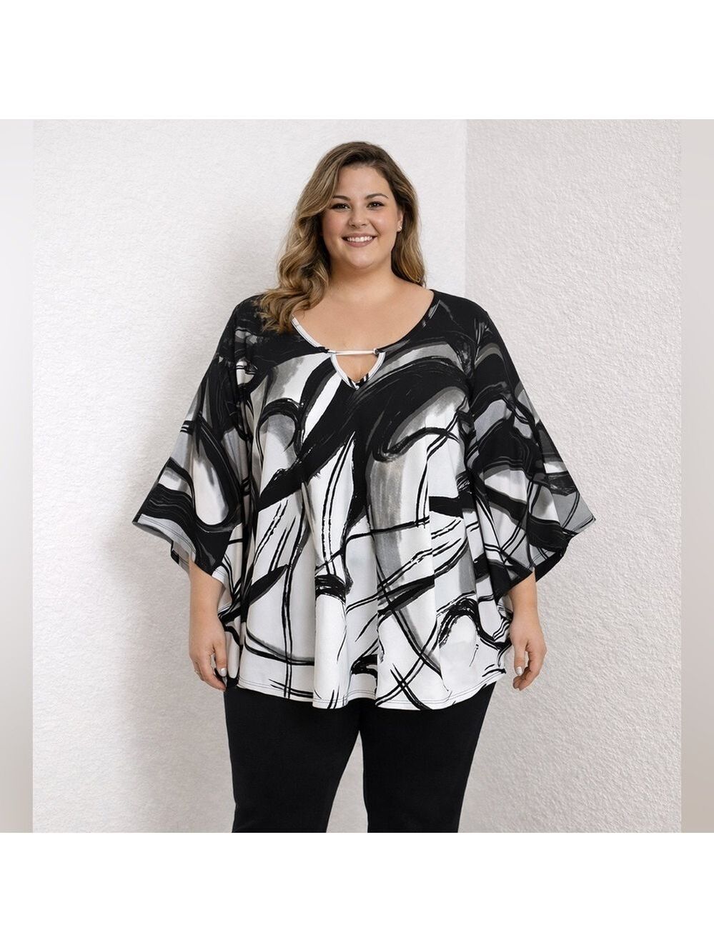 Dressbarn Women’s 2X Black White Abstract Print Flowy Blouse Bar Neckline